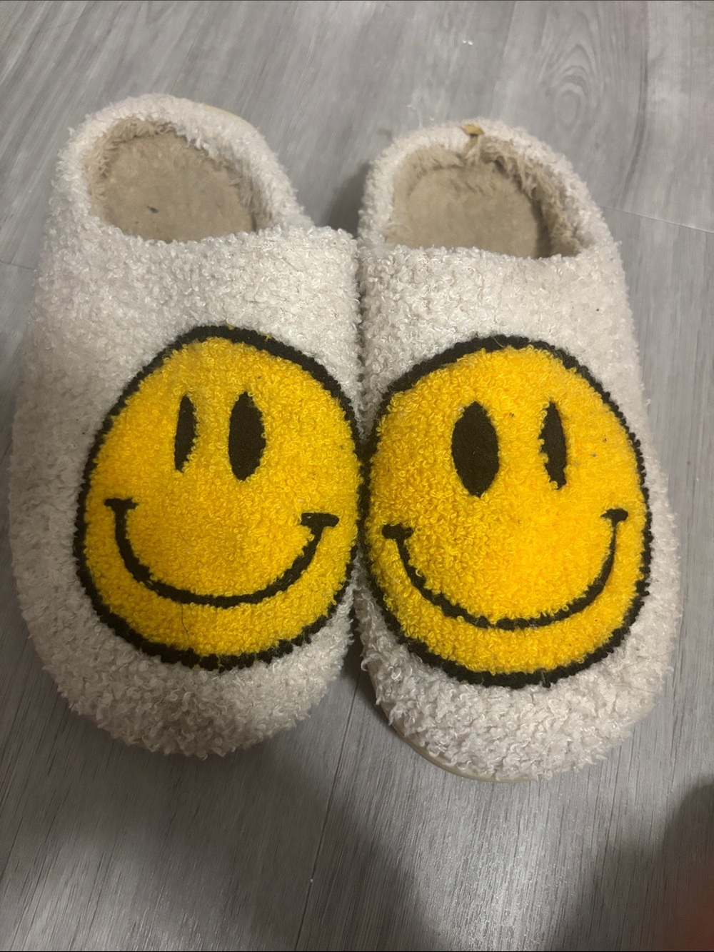 Kids Cozy Smiley Face Slippers - White and Yellow